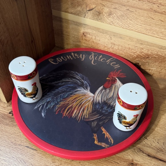 Rooster Turn table with salt and pepper Kitchen Decor Set - Picture 1 of 6